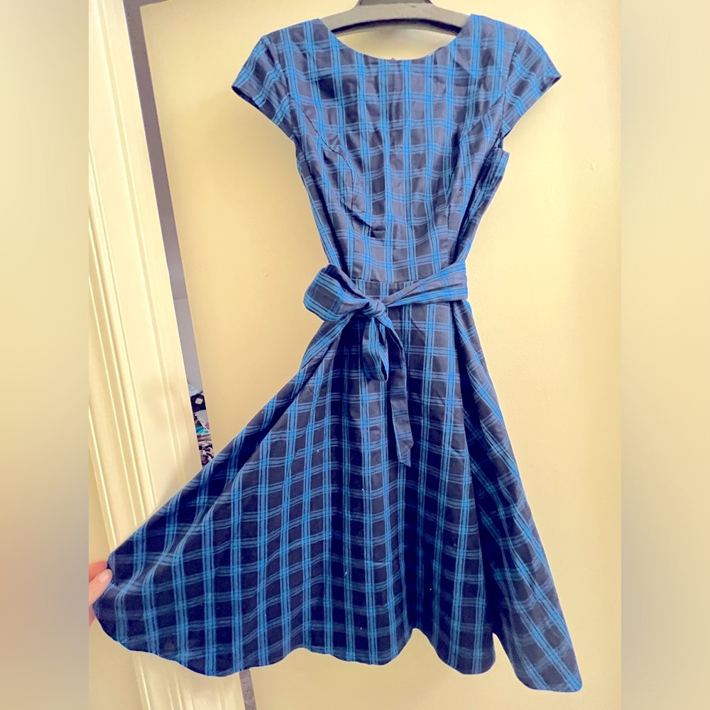 Dressystar 1950s vibe cap sleeve A-line dress, blue plaid full skirt size medium